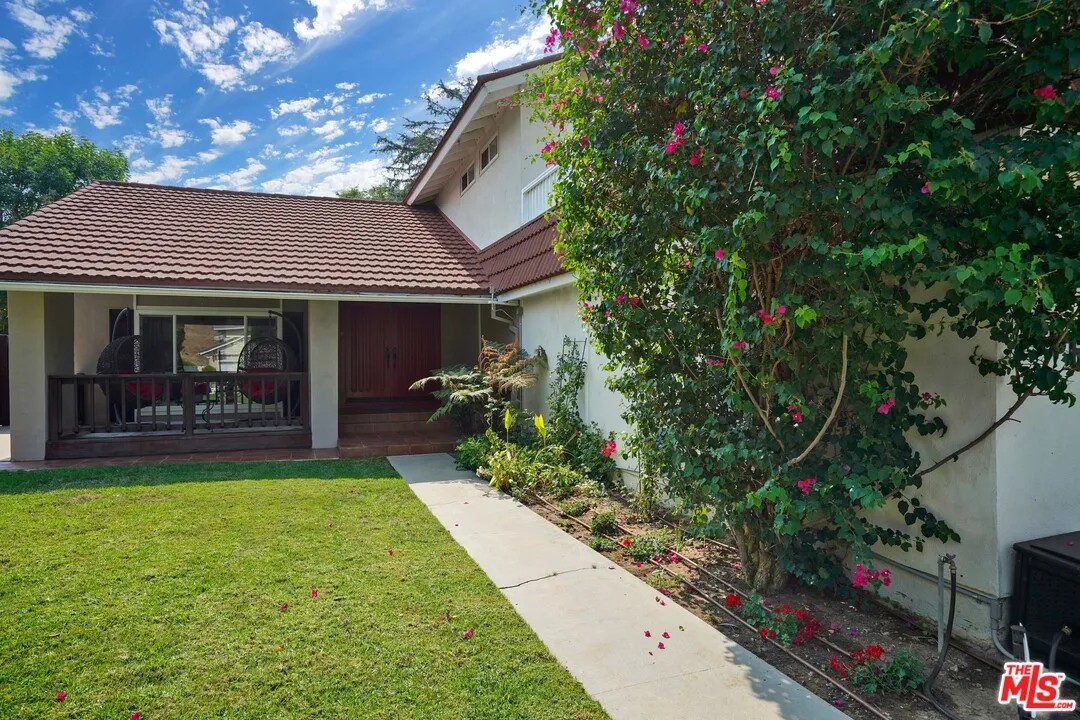8466 Melba Avenue, West Hills